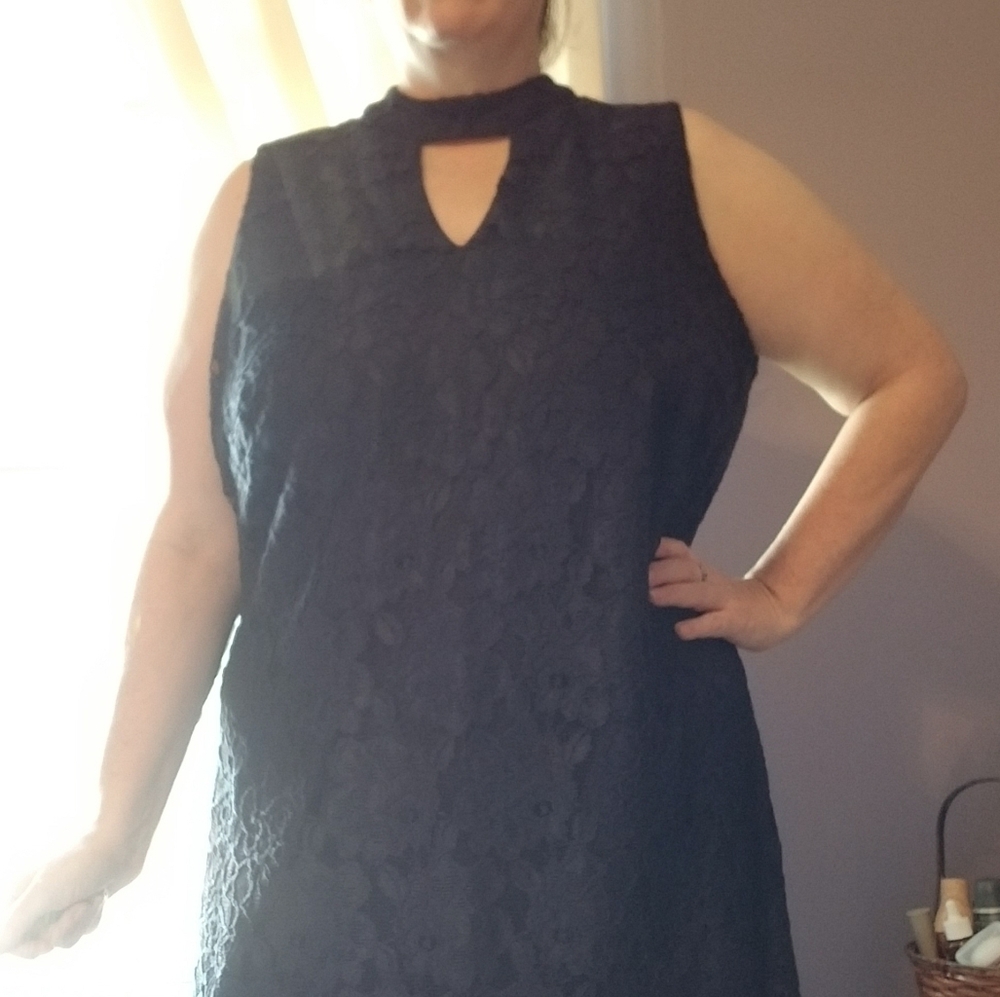 Scarlett 22W keyhole front dress